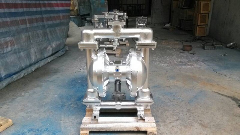 永良泵业QBK-32铸铁气动隔膜泵生产厂家 盐水隔膜泵