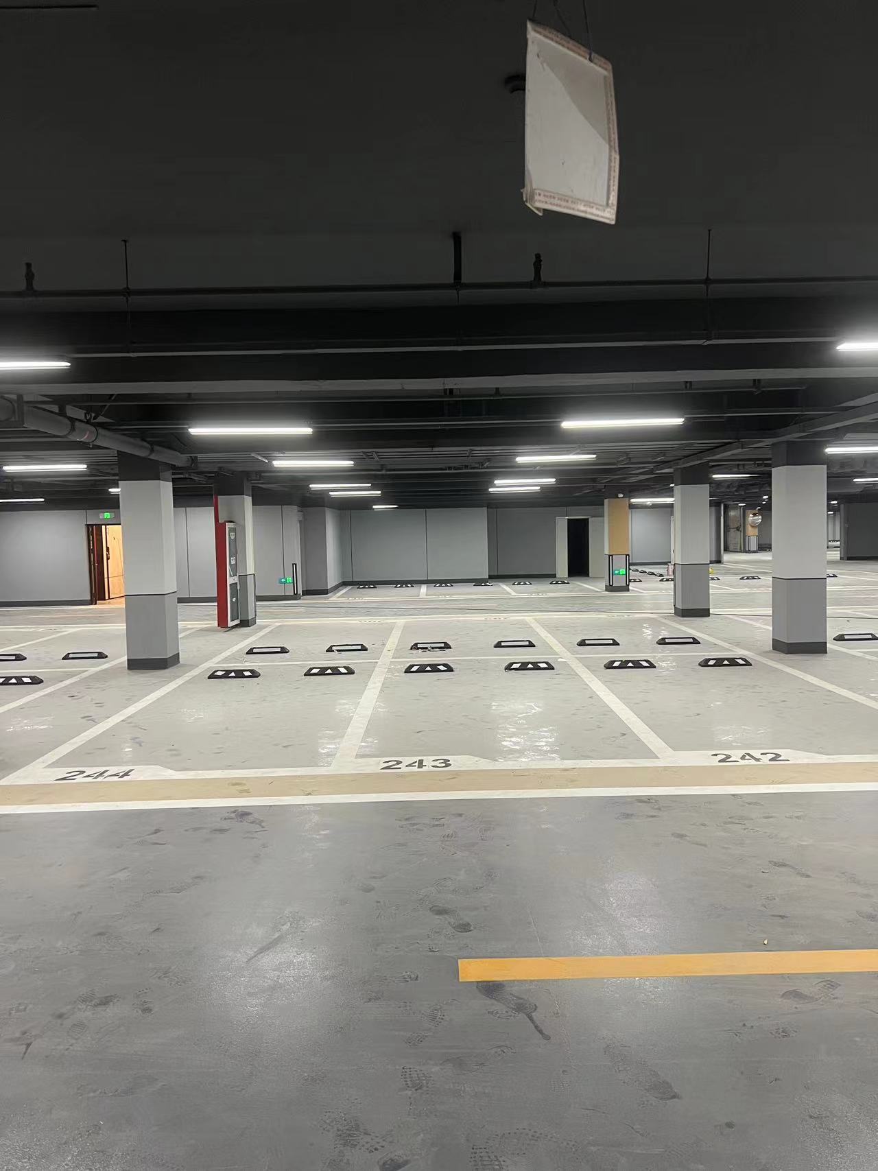 南京道路划线地下车库设计-停车位设计